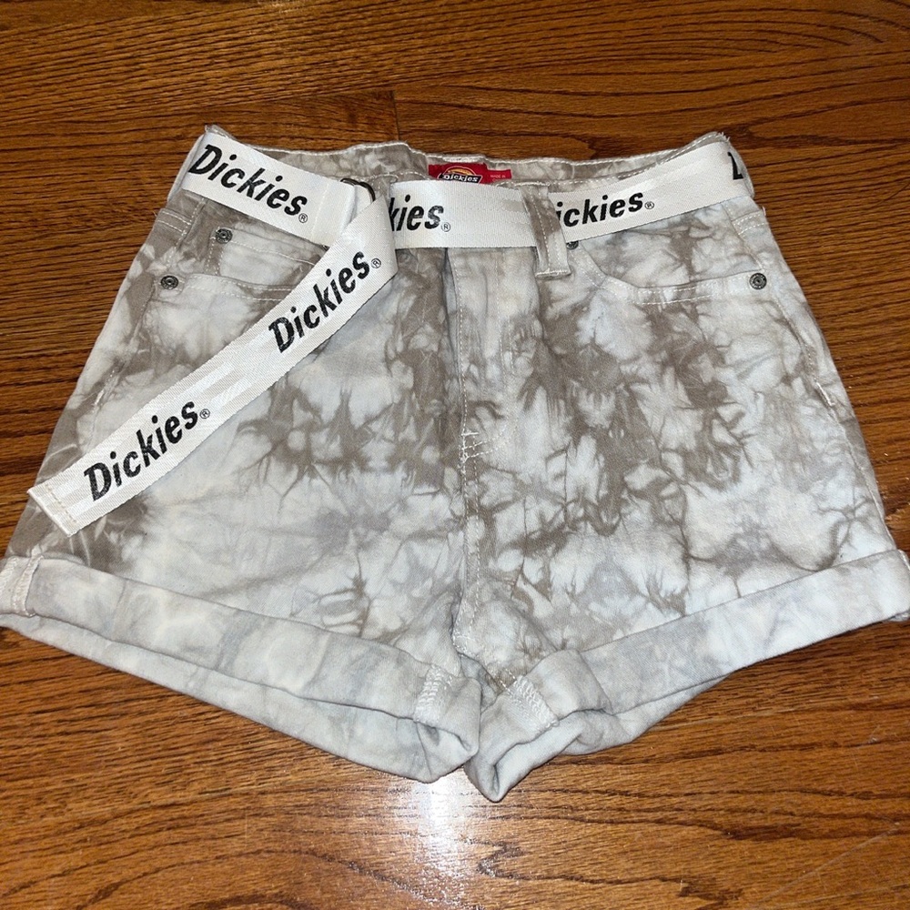 Dickies shorts with belt